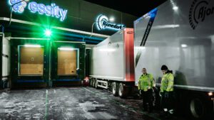 Essityn pehmopaperivaraston lastauslaituri