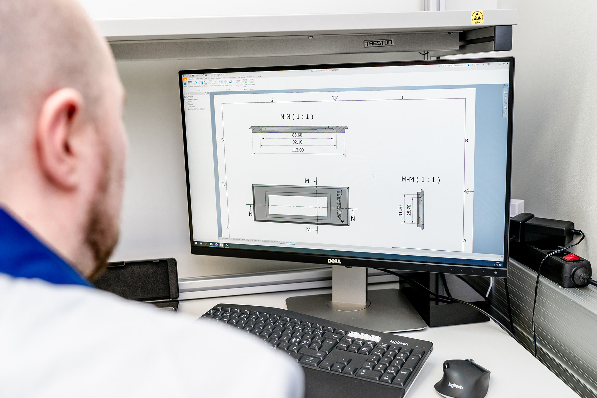 Laserlaitteen suunnittelua tietokoneella