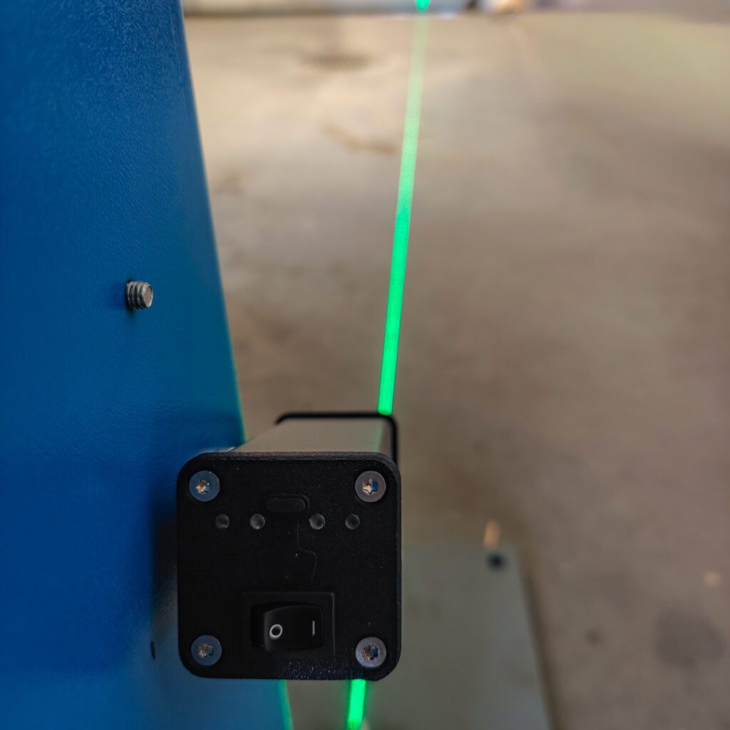 Liner 2.0 ja laserviiva lattiassa